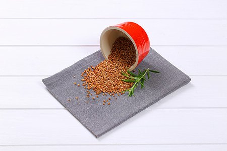 粗鲜的麦子碗伴奏背景红色小菜折叠食物碎粒团体谷物餐垫图片
