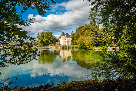 尼乌尔城堡和湖泊公园水池天空环境反射旅行图片