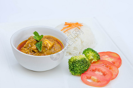 马萨拉锡卡马萨拉鸡蔬菜美食香米橙子红色陶器食物绿色主菜薄荷图片