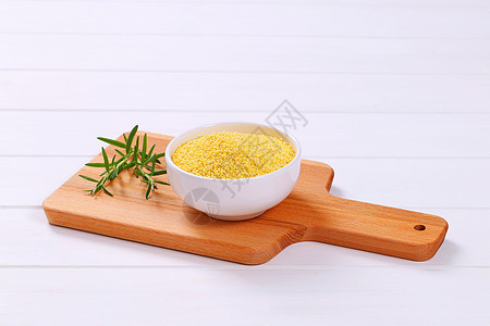 谷粒的碗背景黄色砧板食物珍珠小菜伴奏粮食白色种子图片