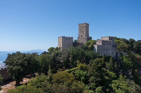诺曼城堡的景象 在西西西里爱立克 叫做托里德巴利奥废墟历史墙壁纪念碑入口防御城堡垛口石头堡垒图片