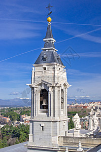 圣玛丽亚阿尔穆德纳大教堂的贝尔塔全景地标城市天际教会山脉图片