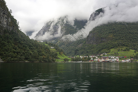 Naeroyfjord和村庄悬崖全景反射首脑爬坡巡航农业旅行火焰图片