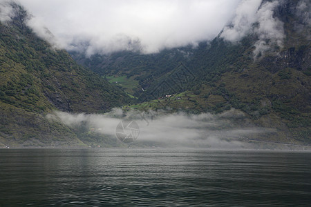 Naeroyfjord和火焰瀑布爬坡海岸小屋农业首脑悬崖全景岩石图片