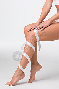 脚上有丝带的女人女孩身体静脉脱毛治疗静脉曲张皮肤理疗卫生疼痛图片