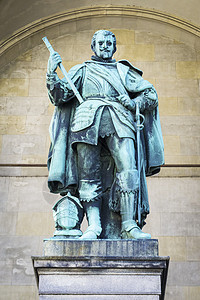德国慕尼黑费尔德赫伦哈利勒的一座雕像图片