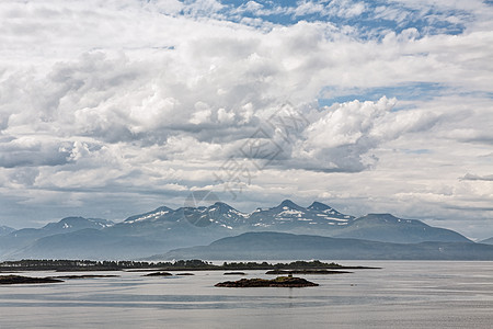 挪威莫尔德峡湾一些岛屿的山地观景情况旅行海洋全景水平峡湾海景风景天空半岛图片
