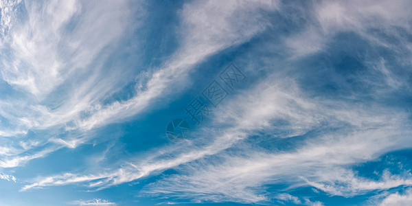 华丽的秋天 有云编队起源风景多云环境蓝色云景高层云气候卷云图片