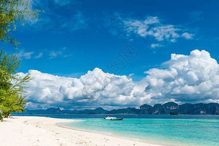 波达岛美丽的景色 地平线上的克拉比山度假村图片