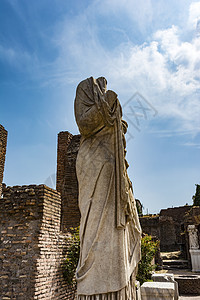 罗马雕像在意大利罗马罗马的罗马论坛中的Vestals之家历史性爬坡雕塑旅行女人考古学旅游吸引力帝国纪念碑图片