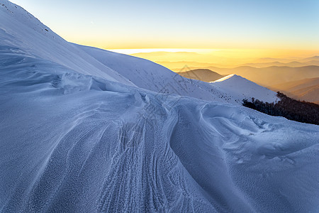 雪山风景顶峰高山太阳天空爬坡森林季节阳光国家日落图片