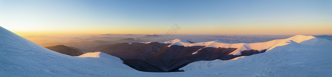 雪山天空阳光风景顶峰国家旅行森林太阳自然日落图片