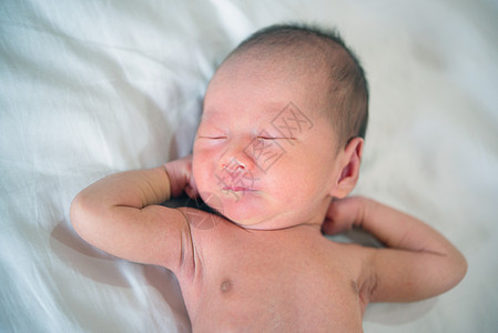 新生儿婴儿的发育期图片