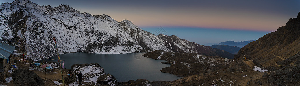 尼泊尔的戈赛孔达湖旅行山脉旅游远足宽屏天空生态假期全景图片