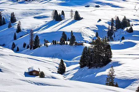 意大利上空的冬季日出森林日落旅游修思顶峰阳光高山天空地标旅行图片