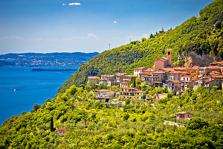 Garda湖悬崖上的Piovere的伊德利奇村图片