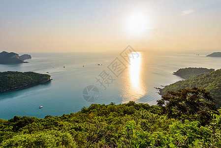 穆高安钟日出海岸线游客太阳天空旅游热带风景阳光支撑旅行图片