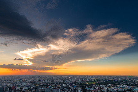 日落时 泰国曼谷上空美丽的天空图片
