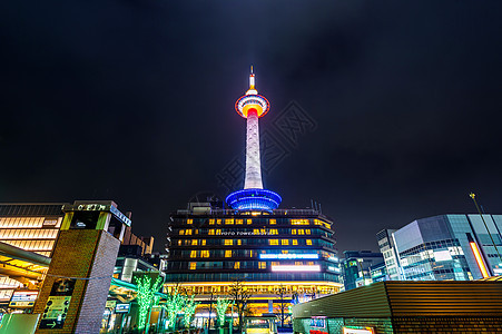 京都塔在晚上在京都 日本旅行风景市中心建筑学火车车站建筑物游客酒店吸引力图片