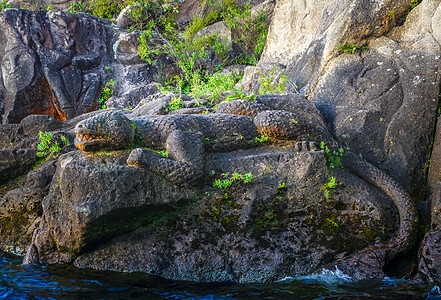 毛利岩石雕刻湖 新西兰图片