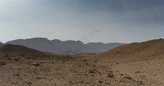 在以色列涅盖夫沙漠地带旅行旅游远足山脉天空沙漠远足者假期游客图片