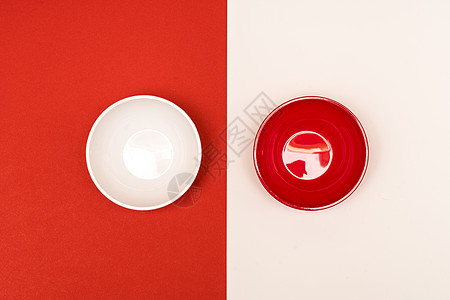 红碗和白碗小吃胡椒奶油辣椒勺子营养美食桌子午餐蔬菜图片
