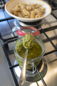 土制烤肉酱草本植物香蒜烹饪绿色蔬菜美食图片