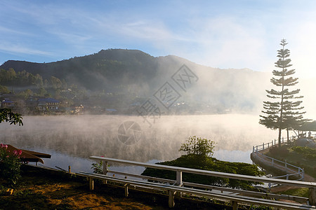 湖黎明旅行旅游太阳假期目的地反射阳光场景摄影湖景图片