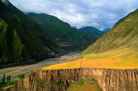 阿赫季恰伊河和河谷全景 米迪贾赫阿赫蒂达吉斯坦俄罗斯太阳森林山沟岩石旅游荒野天空顶峰旅行冰川图片