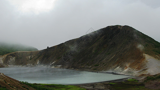 戈洛夫尼纳火山中的蒸汽湖 俄罗斯库纳希尔科里利图片