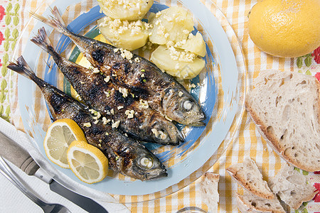 大西洋竹鱼餐鲭鱼盘子海洋食物竹节柠檬土豆海鲜美食黄色图片
