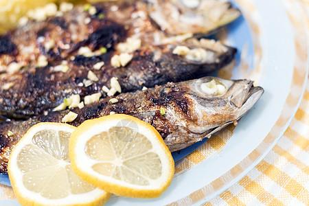 大西洋竹鱼餐桌子黄色营养钓鱼美食海洋海鲜盘子食物午餐图片