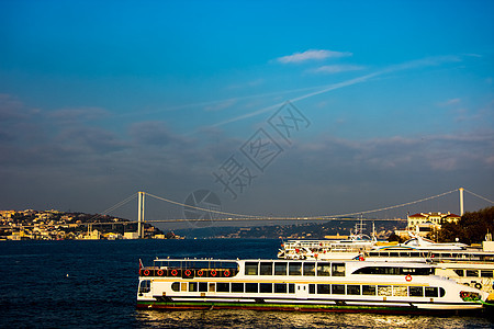 Uskudar和Bosphorus桥的港口码头巡航火鸡天空建筑学景观建筑运输旅游蓝色图片
