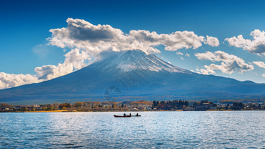 日本川口子湖的秋季和藤山叶子公吨樱花火山风景地标季节树叶天空旅行图片