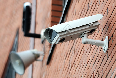 墙上的安全摄像头圆顶电缆财产监控技术镜片相机记录隐私警卫图片