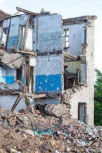 被炸废砖建筑地震损害窗户建筑学金属灾难天空危机城市灰尘图片