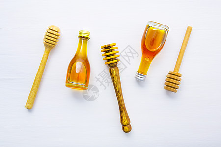 后背白色木头的蜂蜜木偶和小蜂瓶液体流动糖浆勺子药品蜜蜂金子蜂窝营养薄荷图片