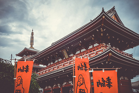 日本东京Sensoji寺庙Kaminarimon门和塔塔文化佛教徒旅游社祭建筑学宗教观音地标灯笼旅行图片