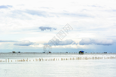 海上的风景捕鱼小屋渔夫旅行钓鱼天气海岸太阳反射海洋海浪天空图片