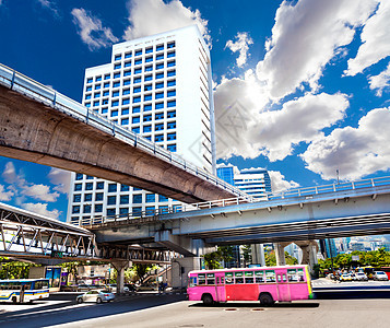 旅游和探险 泰国旅行 曼谷市运输景观蓝色建筑商业摩天大楼城市市中心地标交通图片