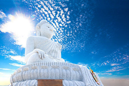 外出旅行和冒险 泰国之旅 Buddha和地标寺庙大理石雕塑异国宗教雕像蓝色天空纪念碑小铃铛图片