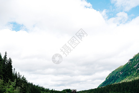 夏季高山湖海眼抛光奥科假期顶峰山脉爬坡树木踪迹旅游风景图片