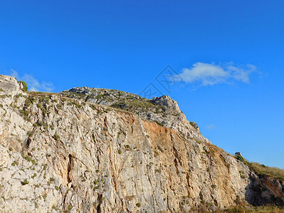 山旅行山路农村全景岩石蓝色草地顶峰旅游树木图片