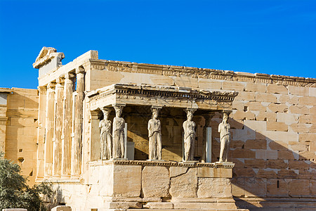 希腊雅典卫城神庙的 Caryatids 门廊柱子大理石遗产寺庙旅游雕像历史石头建筑旅行图片