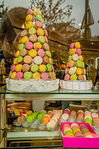 巴黎的玉子塔桌面糖果展示市场蜜饯库存庆典巧克力窗户甜点图片