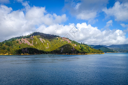 新西兰蓝天峡湾风景渡船支撑森林海洋山脉假期蓝色图片
