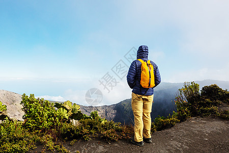 撞向火山口危险远足绿地土地公园环境旅行力量爬坡火山图片