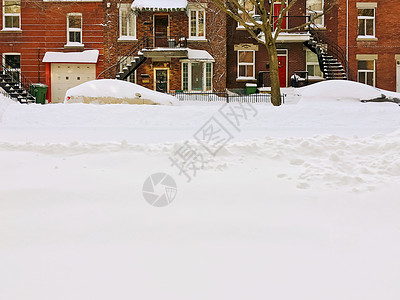 暴雪后城市冬季街道图片