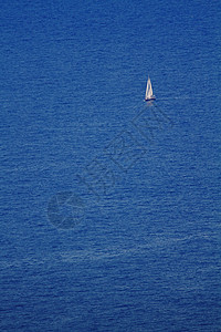 帆帆船白色海洋游艇导航晴天航海漂浮蓝色塑料航行图片