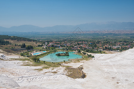 著名的土耳其土族帕穆卡勒棉花天空蓝色地标瀑布水池粉笔石灰华矿物碳酸盐图片